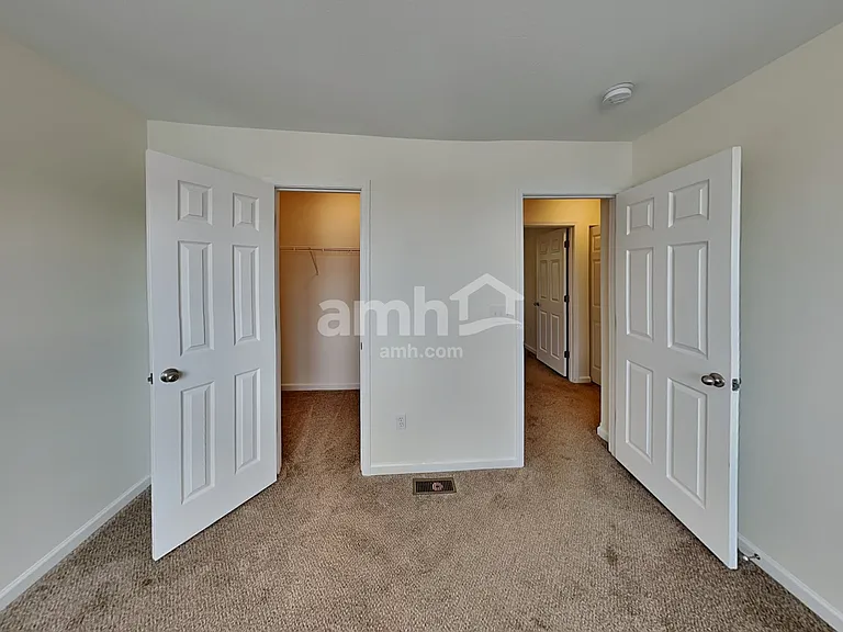 320 Abbey Ave — Photo 12