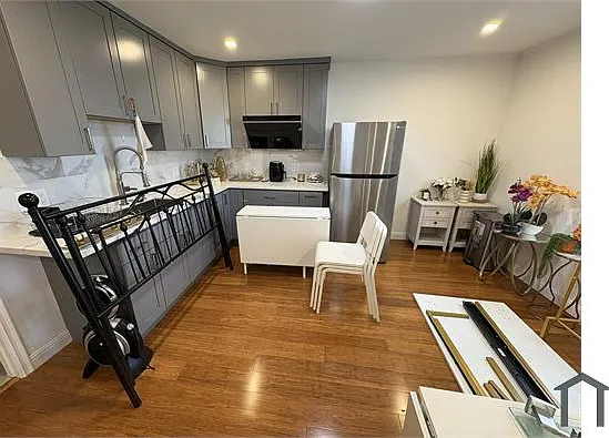 848 Girard St — Photo 13