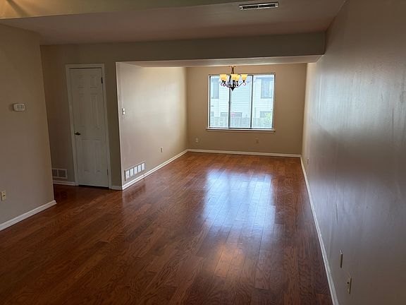 5th image of 323 Milford Ct