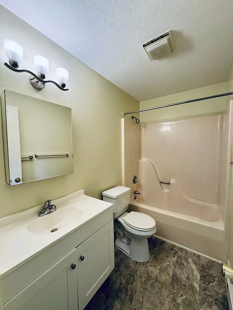Apartment for Rent — Photo 3