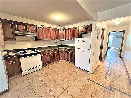 3rd image of 239A Vernon Ave #1