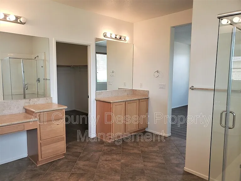 37853 Avon St — Photo 16