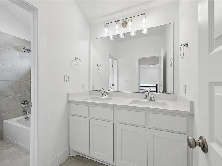 1336 Kneehigh Ln — Photo 9