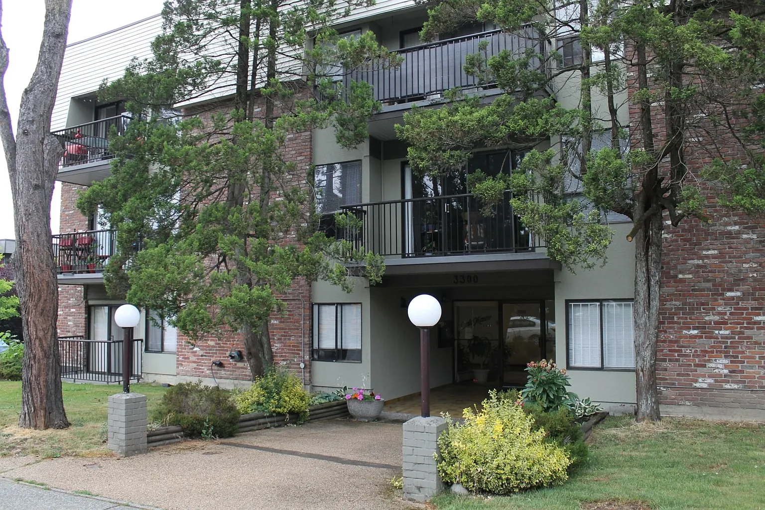 3300 Oak St #1465668 photo 1