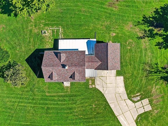 3rd image of 2810 Forman Rd