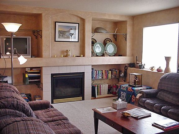 COZY GARDEN LEVEL FAMILY RM