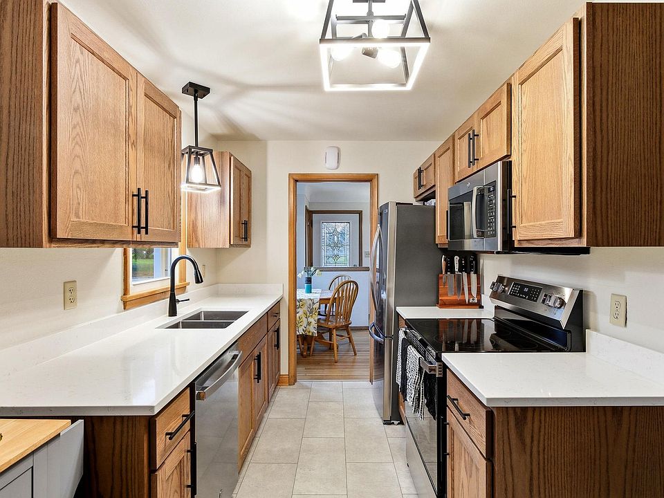 1st image of 1440 Lydia Ave W
