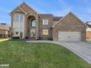 21384 Rome Dr, Macomb, MI 48044