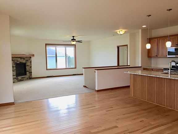 4th image of 828 Whispering Pines Cir