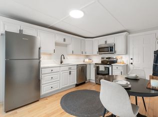 10 1/2 Herbert St APT 21, Salem, MA 01970