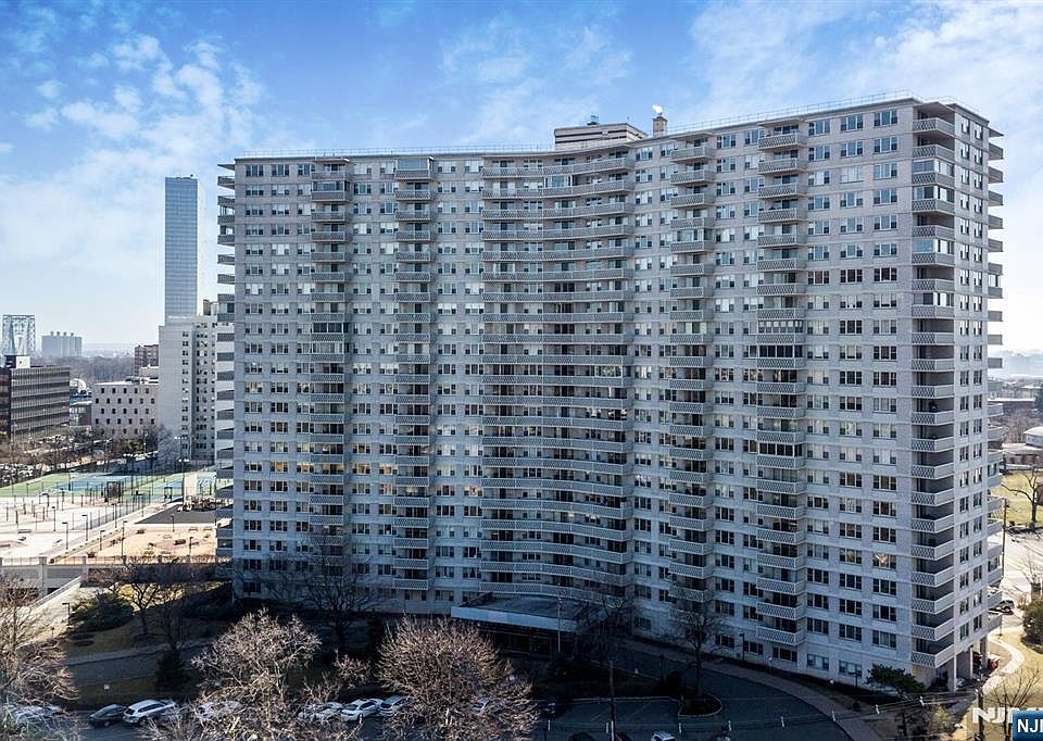 1st image of 2000 Linwood Ave APT 10E