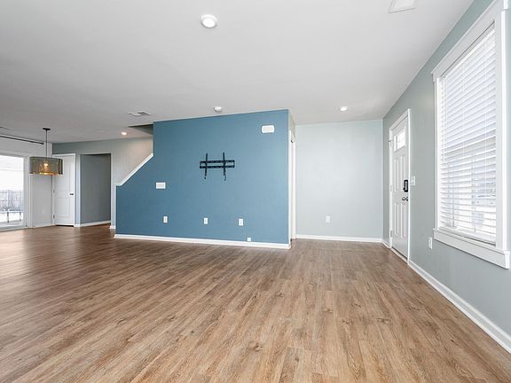 3rd image of 706 Braeswood St
