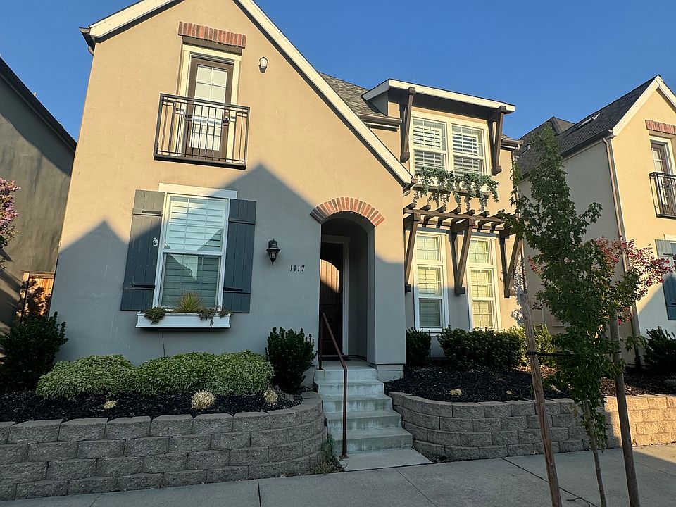 1st image of 1117 Paris Dr