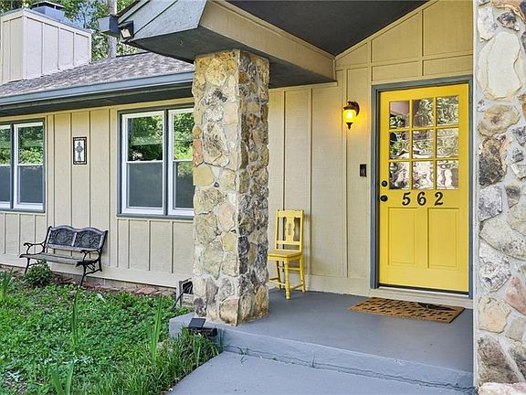 2nd image of 562 Rimrock Trl