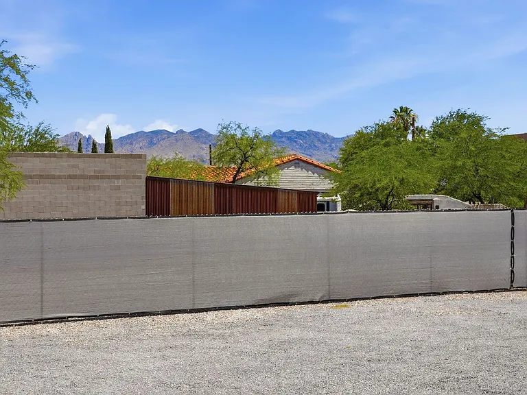 2535 N Dodge Blvd #3 — Photo 3