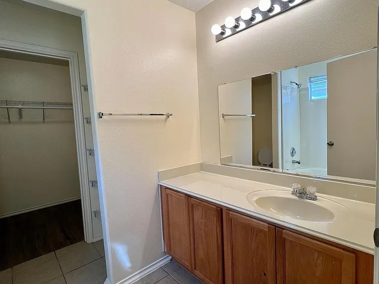1522 Glasholm Dr — Photo 5
