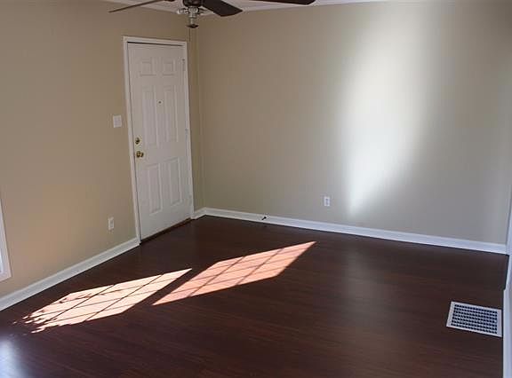 3rd image of 2062 E Chandler Ave