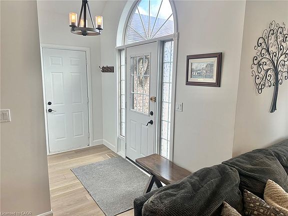 5th image of 7 Spruce Grove Ct
