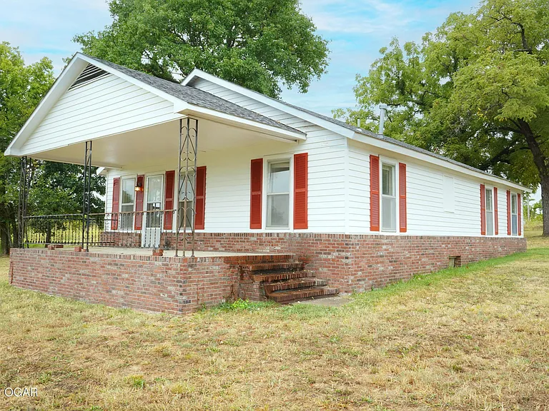 2720 Douglas Fir Rd — Photo 1