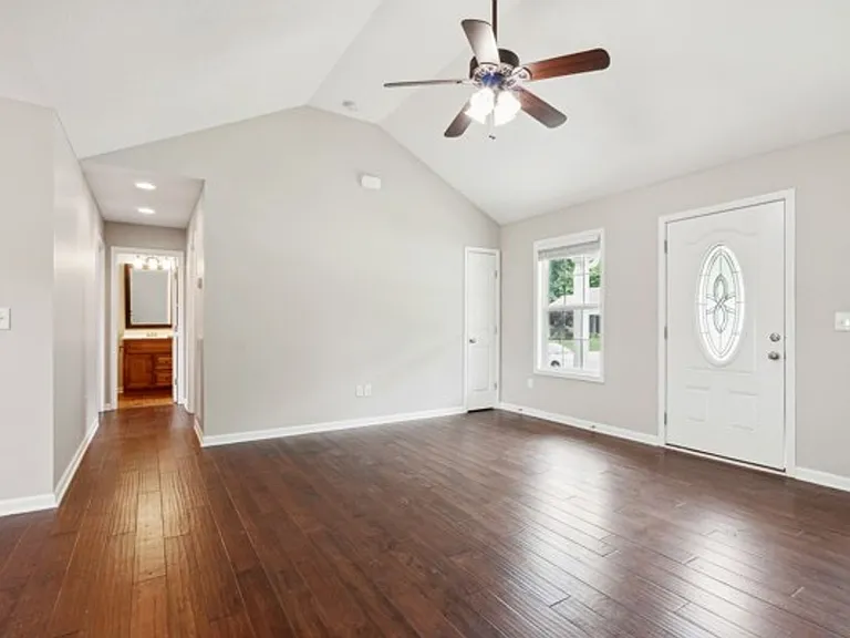 257 Williamsburg Cir — Photo 29