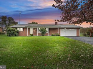 594 Shadyside Dr, Chambersburg, PA 17202