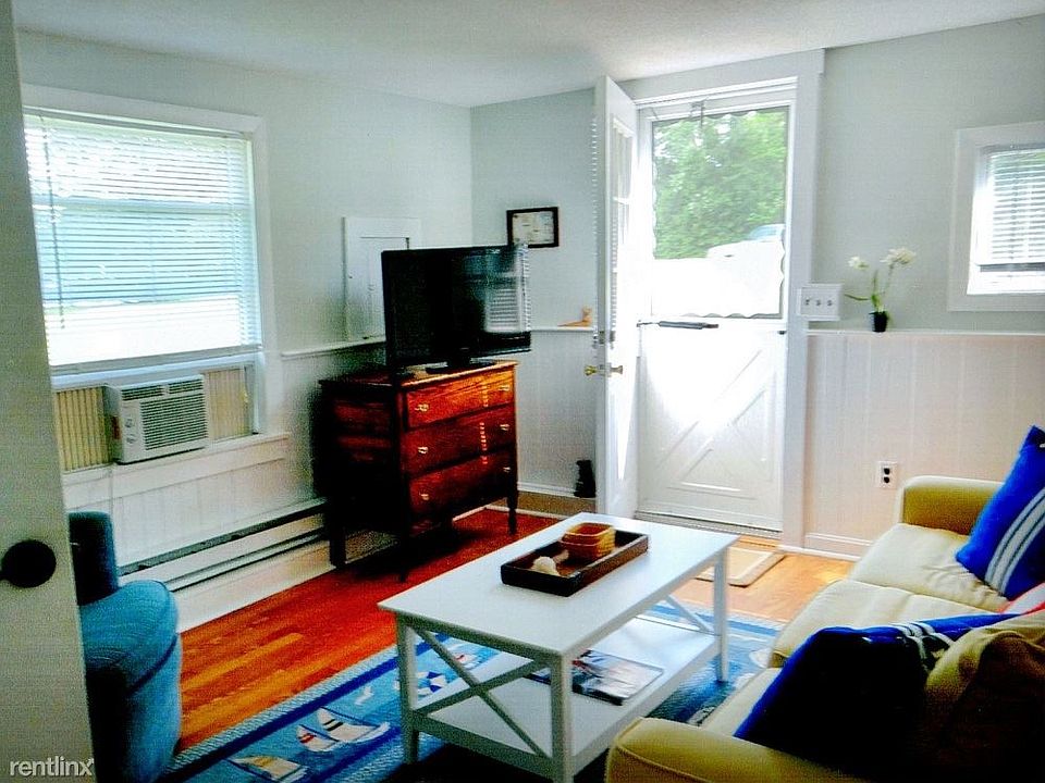 4. LIVING AREA OTHER SIDE - 308 GOOSEBERRY RD_0001