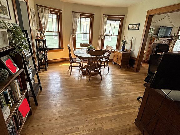 2nd image of 47 Vine St #2