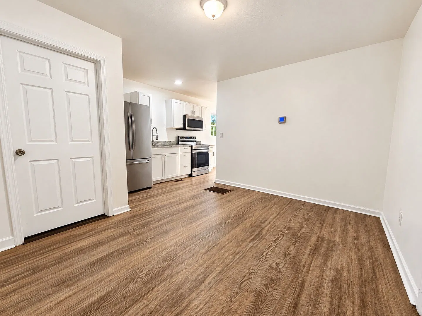 1 bed, 1.0 bath, 640 sqft, $995 — Photo 2