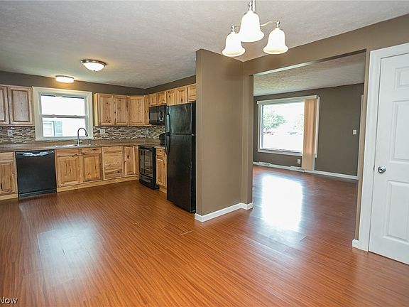 2nd image of 17943 Strongsville Blvd