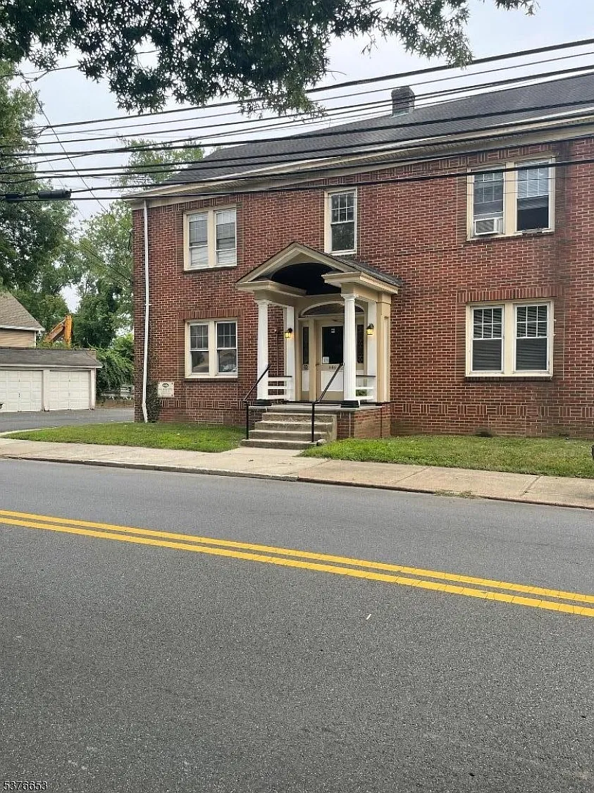 1 bed, 1.0 bath, $1,650 — Photo 2
