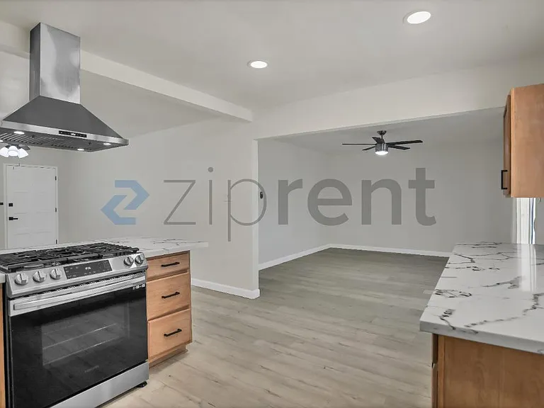 3097 W Sussex Way — Photo 23