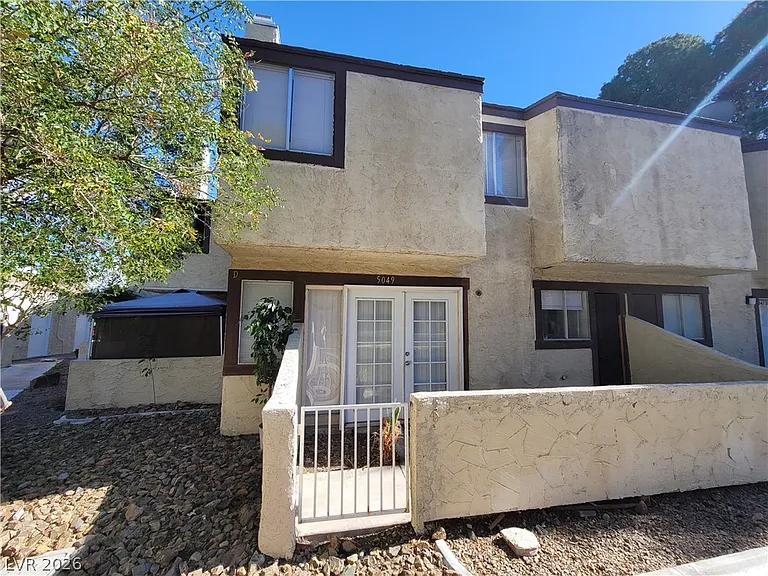 5049 Spencer St #D — Photo 4