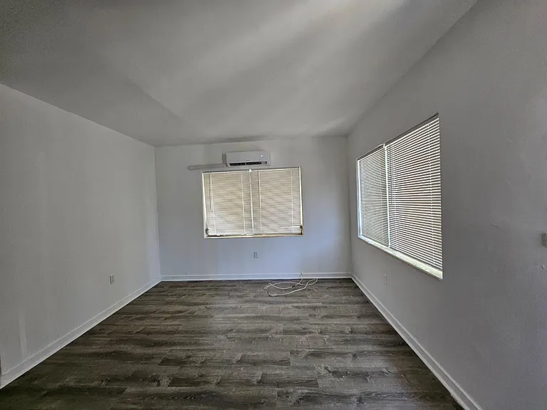 1732 SW 21st Ter — Photo 23