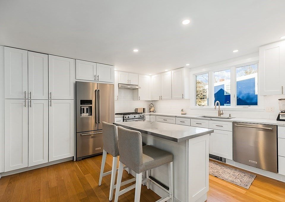 1st image of 8 Forest St