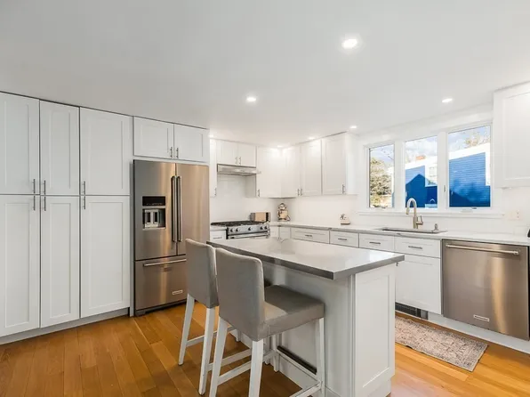 8 Forest St, Manchester, MA 01944