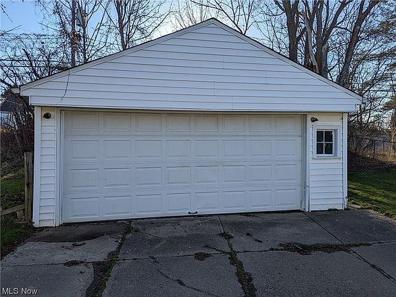 3rd image of 152 Flora Dr