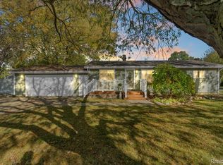 2161 Neeper St, Grand Blanc, MI 48439