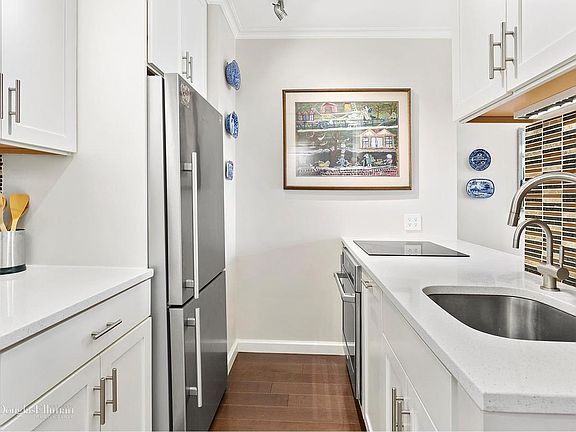 3rd image of 300 E 54th St APT 19A