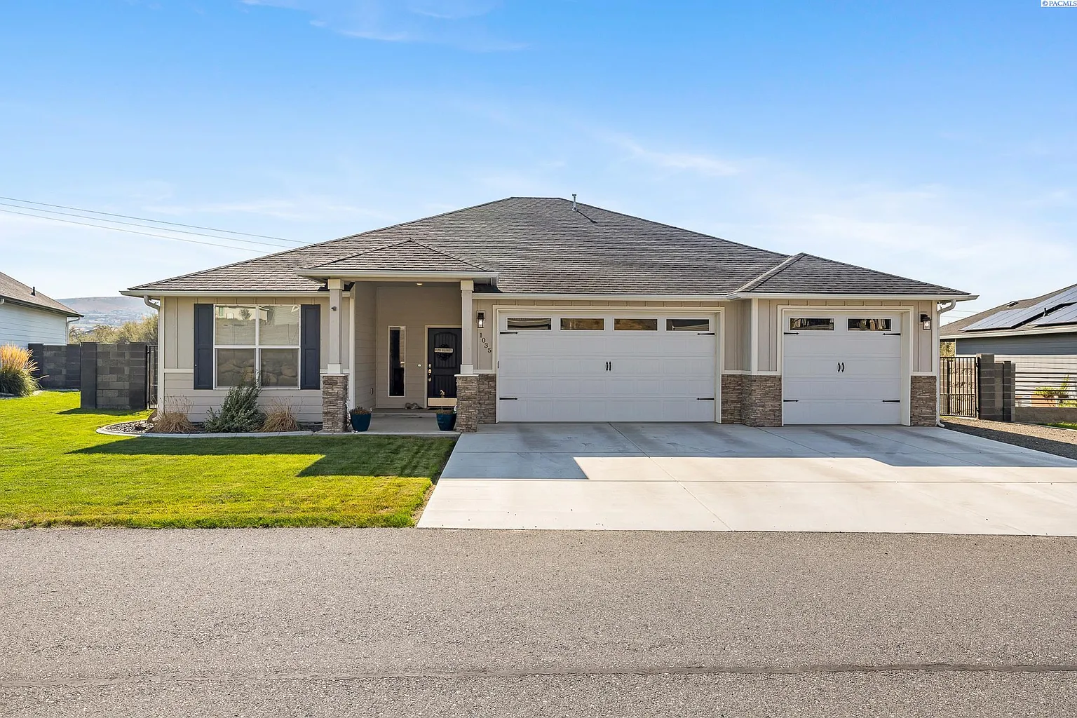 1035 Badger Valley Way photo 1