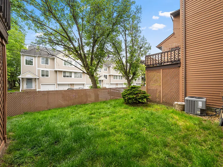140 Allwood Rd #C — Photo 31