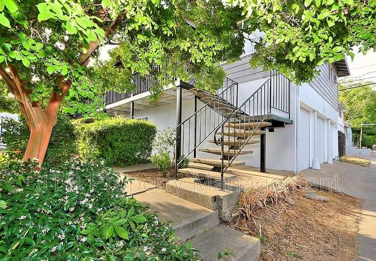 4439 V St #6 — Photo 48