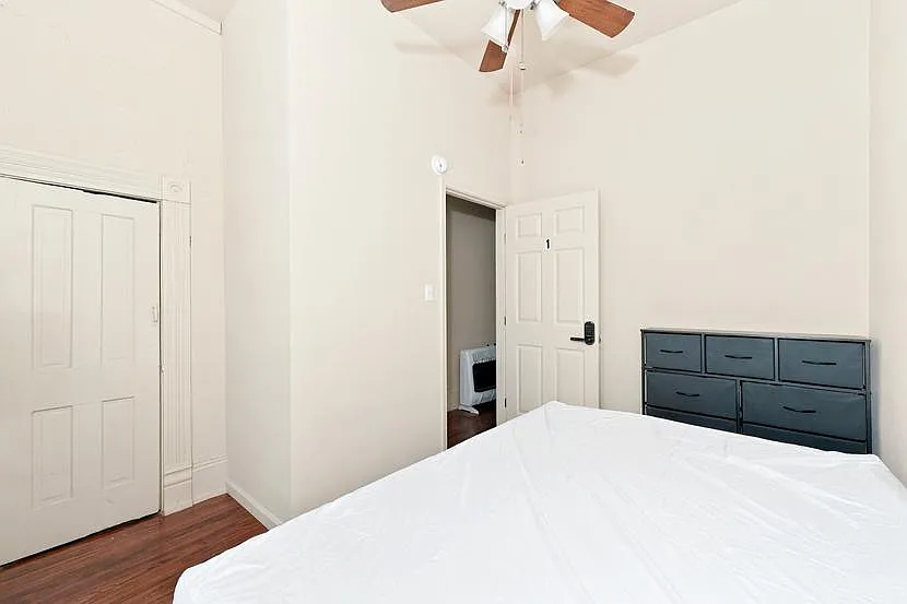 2 bed, 1.0 bath, 1000 sqft, $866 — Photo 2