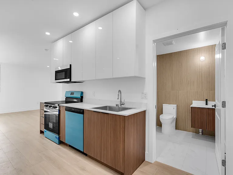 1037 NW 2nd St #3C — Photo 5