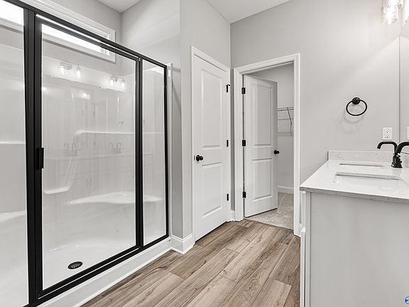 3rd image of 232 Jerrie Lynn Blvd