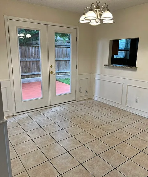 Dinning Room Perfect for entertaining cook while having an area to interact with your family or quest or enjoy the patio