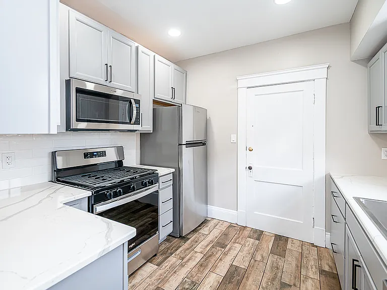 10712 Fidelity Ave #UP — Photo 1