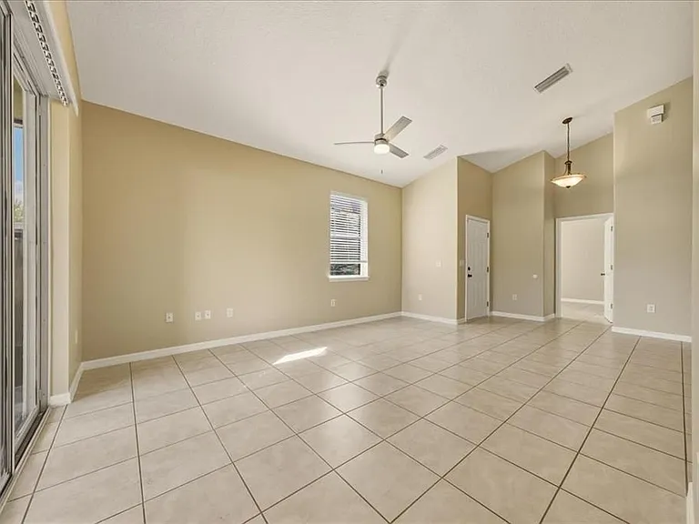 20647 Majestic St #20647 — Photo 9