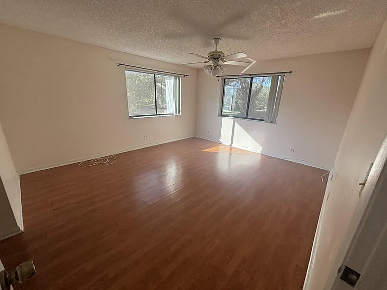 110 SE 7th St #5 — Photo 14