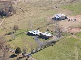 552 Badger Rd, Oldfield, MO 65720