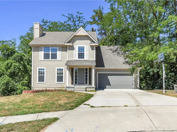 586 Hawthorne Ln, Liberty, MO 64068